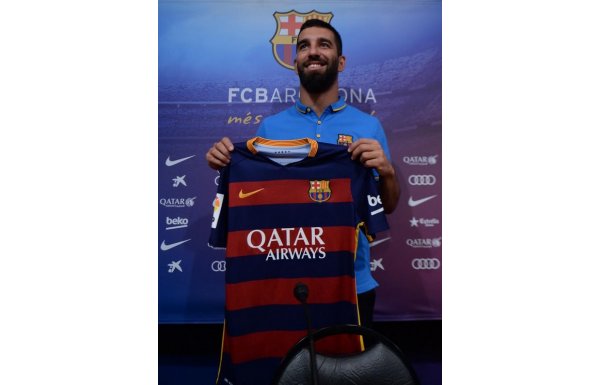 Arda Turan resmen Barcelona'da