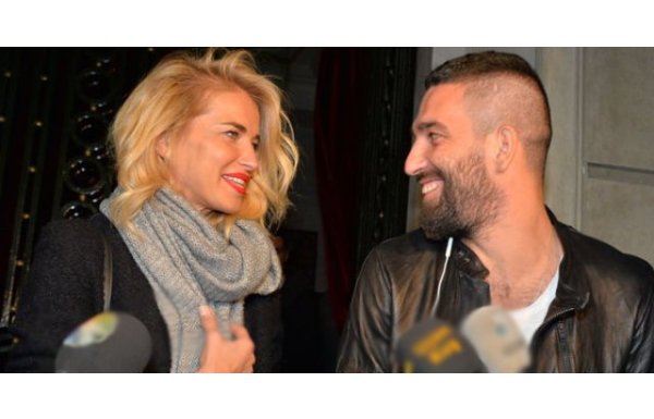 Arda Turan, Burcu Esmersoy'u sevindirdi