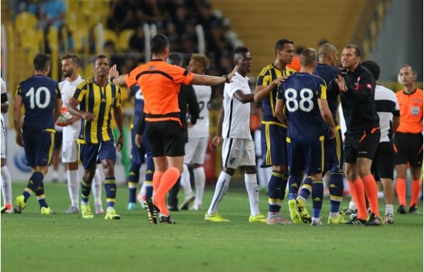 'Kadıköy'de saha karıştı! Gergin anlar...