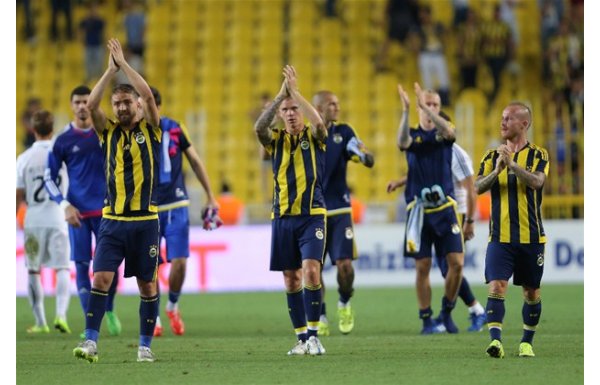 Kadıköy'de saha karıştı! Gergin anlar...