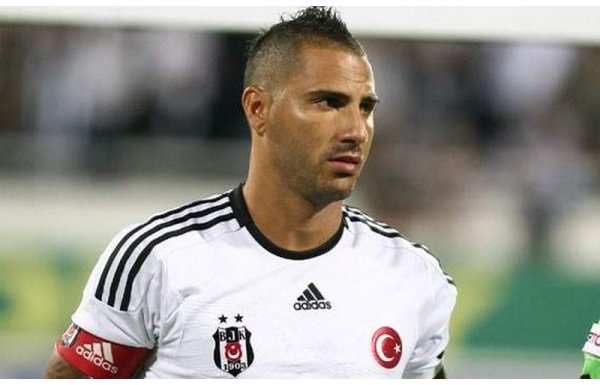''Quaresma'yı alarak tükürdüklerini yaladılar'