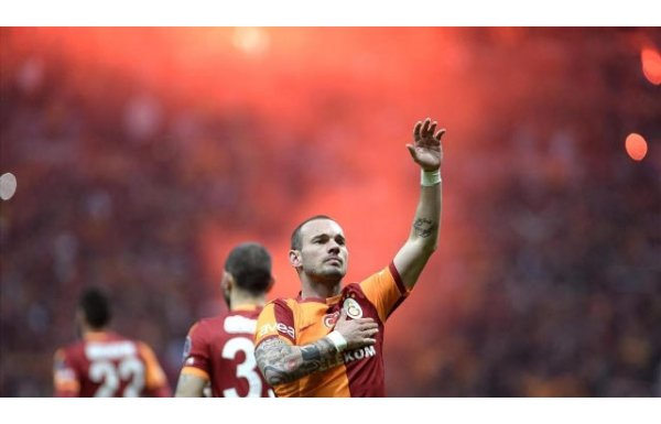 YILLIK ÜCRETİNİ AYNEN İSTEDİ
