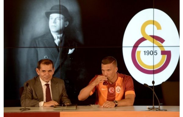 ''Çayın olayım lıkır lıkır iç beni Podolski'