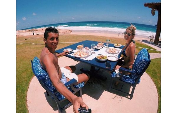 'Brezilyalı futbolcunun sevgilisi fotoğraflarını paylaştı