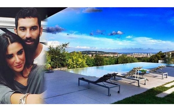 'Arda Turan sevgilisi Aslıhan Doğanı savundu