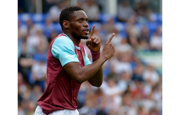 'Kız arkadaşını öldürmek isteyen futbolcu tutuklandı