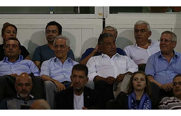 Aziz Yıldırım transferi bitirip Atina'ya gitti