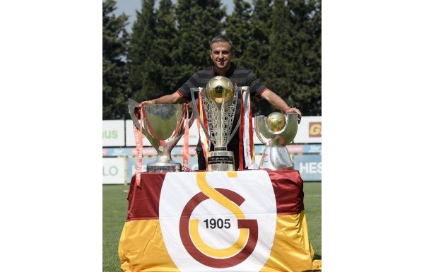 Galatasaray 3 kupayla poz verdi