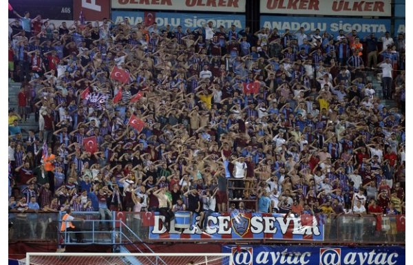 'Futbolseverler şehitlerimizi unutmadı