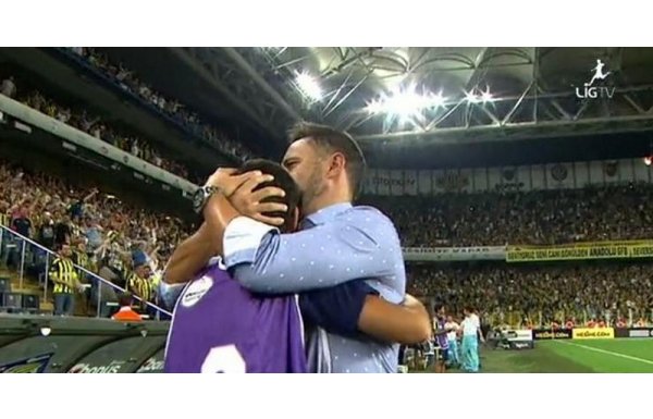 'Vitor Pereira sevincini top toplayıcı çocukla yaşadı