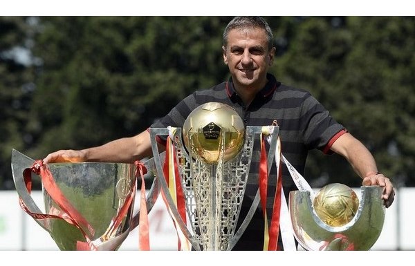 'Galatasaray 3 kupayla poz verdi