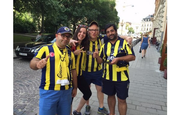 'Fenerbahçe taraftarları Lviv sokaklarında