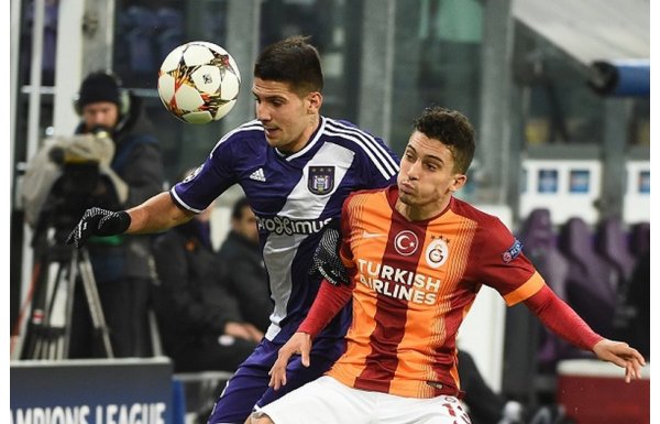 'Galatasaray'da 2 ayrılık! İngiltere'ye gidiyorlar...