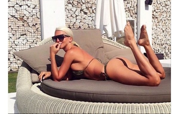 'Tosic'in eşi yaza böyle veda etti