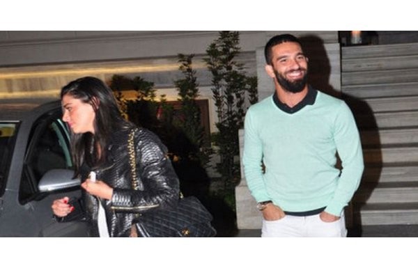 'Arda'nın sevgilisinden servet değerinde çanta