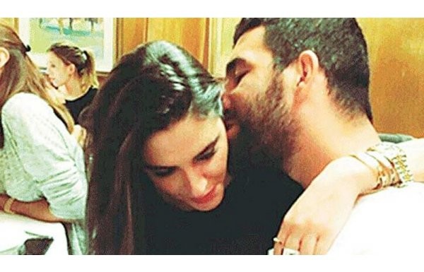 Arda Turan'dan sevgilisine bayram öpücüğü