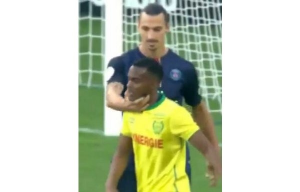 'Ibrahimovic'ten OLAY hareket! Rakibinin boğazını sıktı