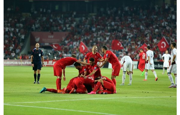 'Spor yazarları Türkiye-Letonya maçını yorumladı
