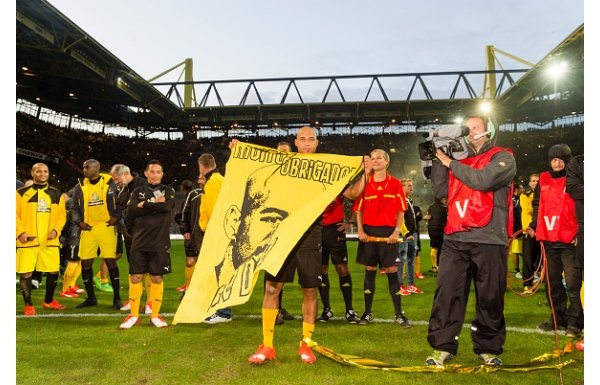 'Dortmund taraftarından Dede'ye görülmemiş jübile