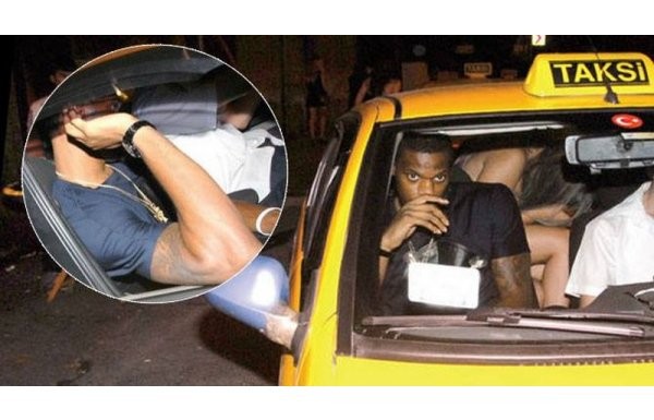 'Galatasaraylı oyuncu kızlarla fena yakalandı