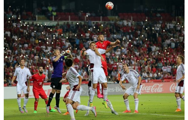 Türkiye-Letonya maçının hakemi nasıldı?