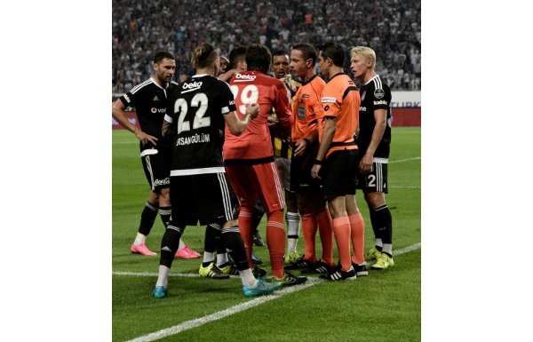 Beşiktaş - Fenerbahçe maçının hakemi nasıldı?