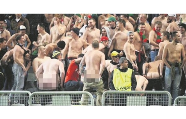 'Rus taraftarlardan çirkin görüntü