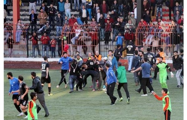 Karagümrük'te rakip futbolculara saldırı!
