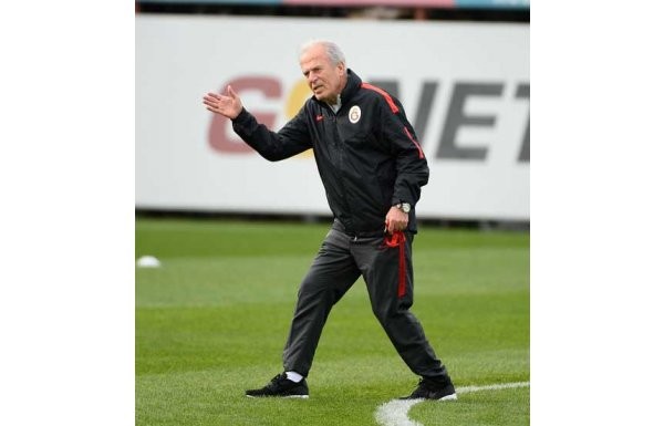 Mustafa Denizli, 3 oyuncunun biletini kesti