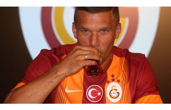 Lukas Podolski'ye çılgın teklif