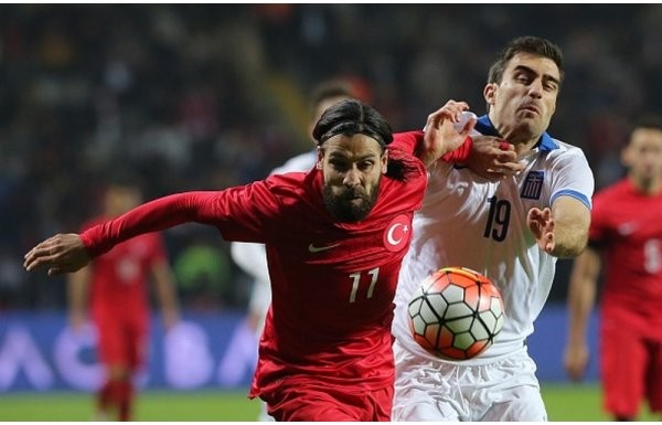 'Milli maçta spikerden güldüren hatalar