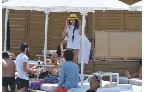 'Asena Erkin yine yalnız