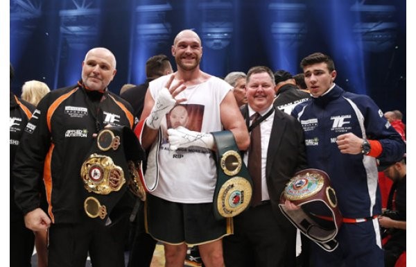 'Klitschko, dünya şampiyonluğunu Tyson Fury'e kaptırdı