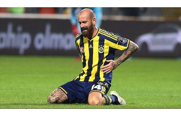 'Fenerbahçe'de yıldız futbolcu ayrılmak istiyor