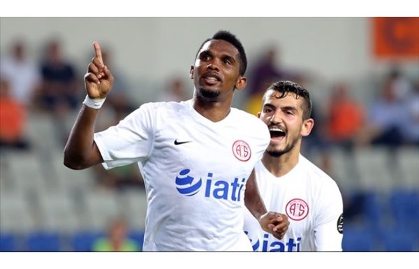 Samuel Eto'o dünya yıldızını getiriyor