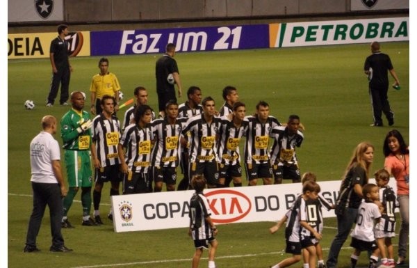 Takımı şampiyon oldu, canlı yayında soyundu