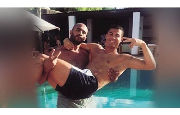 'Ronaldo hakkında olay iddia! Eşcinsel ilişki...