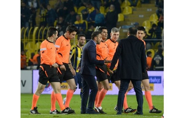 'Fenerbahçe - Trabzonspor maçının hakemi nasıldı?