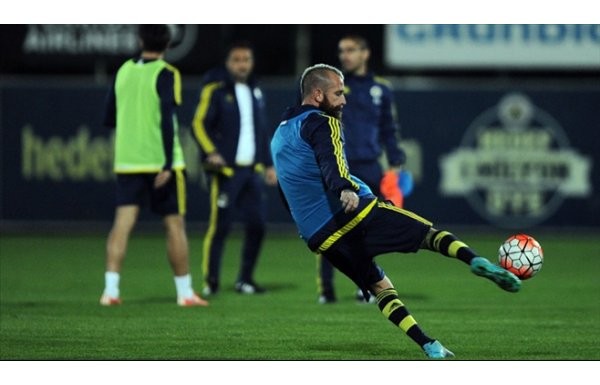 Fenerbahçe'de yıldız futbolcu ayrılmak istiyor
