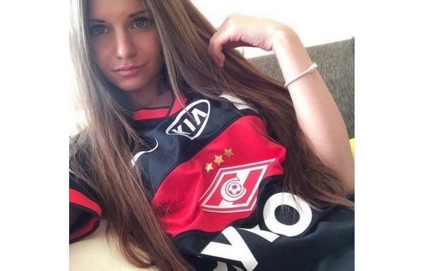 'Tribünleri ısıtan güzeller