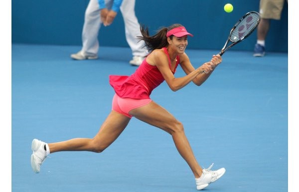 Seksi tenisçi yıldız futbolcuyla evleniyor