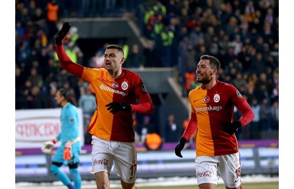 Burak Yılmaz transfer oldu, sosyal medya karıştı!