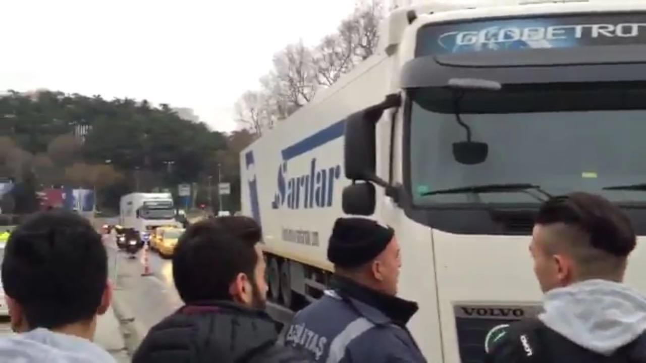 Vodafone Arena'nın çimleri seriliyor