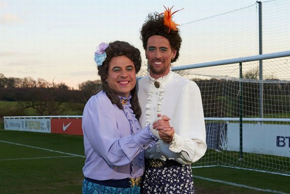 Yıldız golcü kadın kılığına girdi