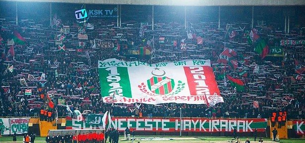 'Tribünlerde açılan unutulmaz pankartlar