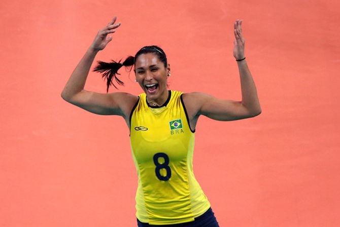 Seksi voleybolcu Jaqueline Carvalho