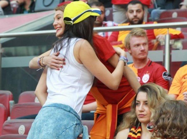 Gökhan Gönül'ün eşine derbide şok uyarı!