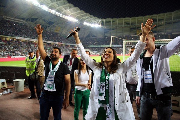 'Burcu Güneş, Konyalıları coşturdu