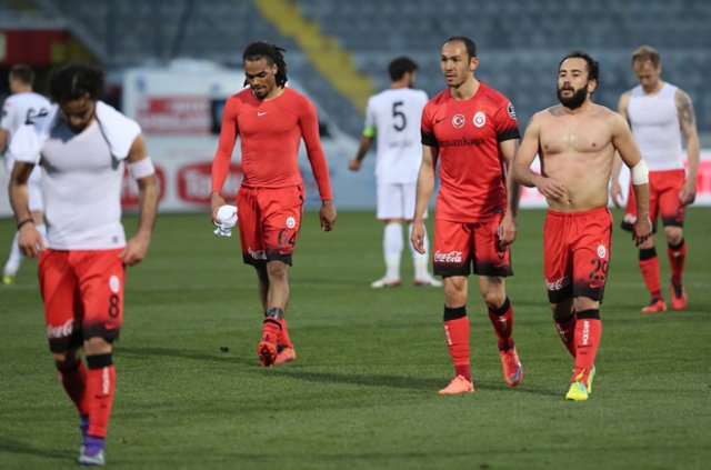 Galatasaray'da takım içinde büyük karışıklık