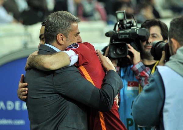 Hamza Hamzaoğlu eski futbolcularıyla hasret giderdi
